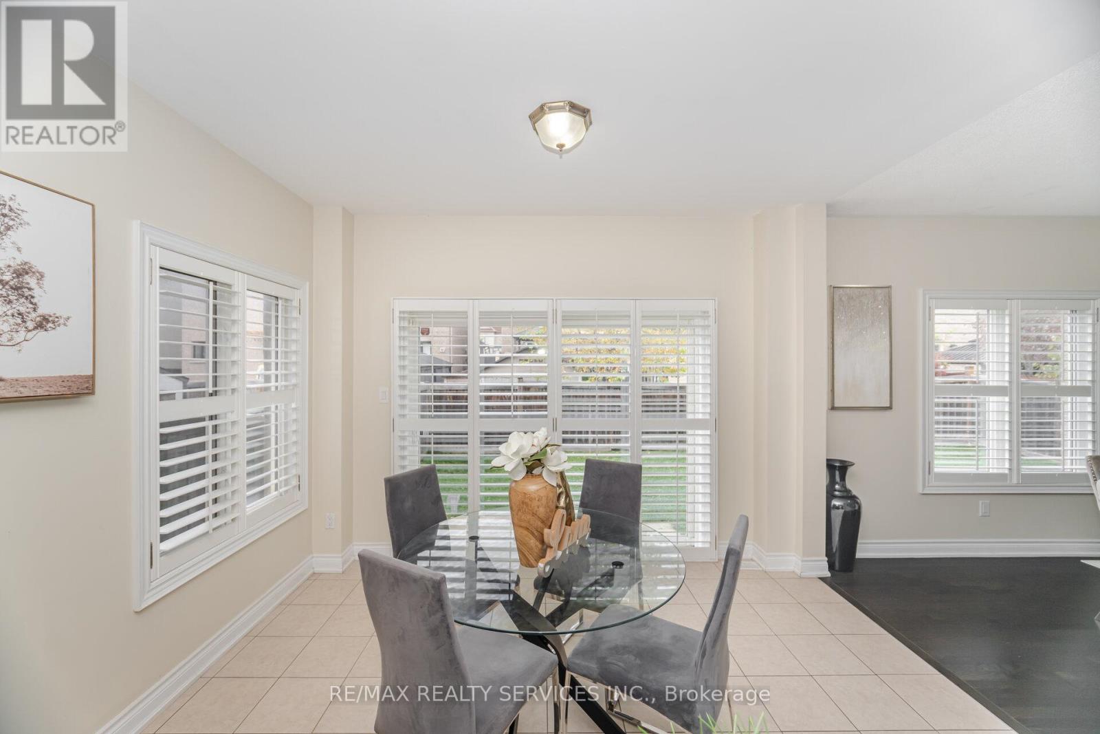 6 Beacon Hill Drive, Brampton, Ontario  L6X 0V6 - Photo 16 - W12429362