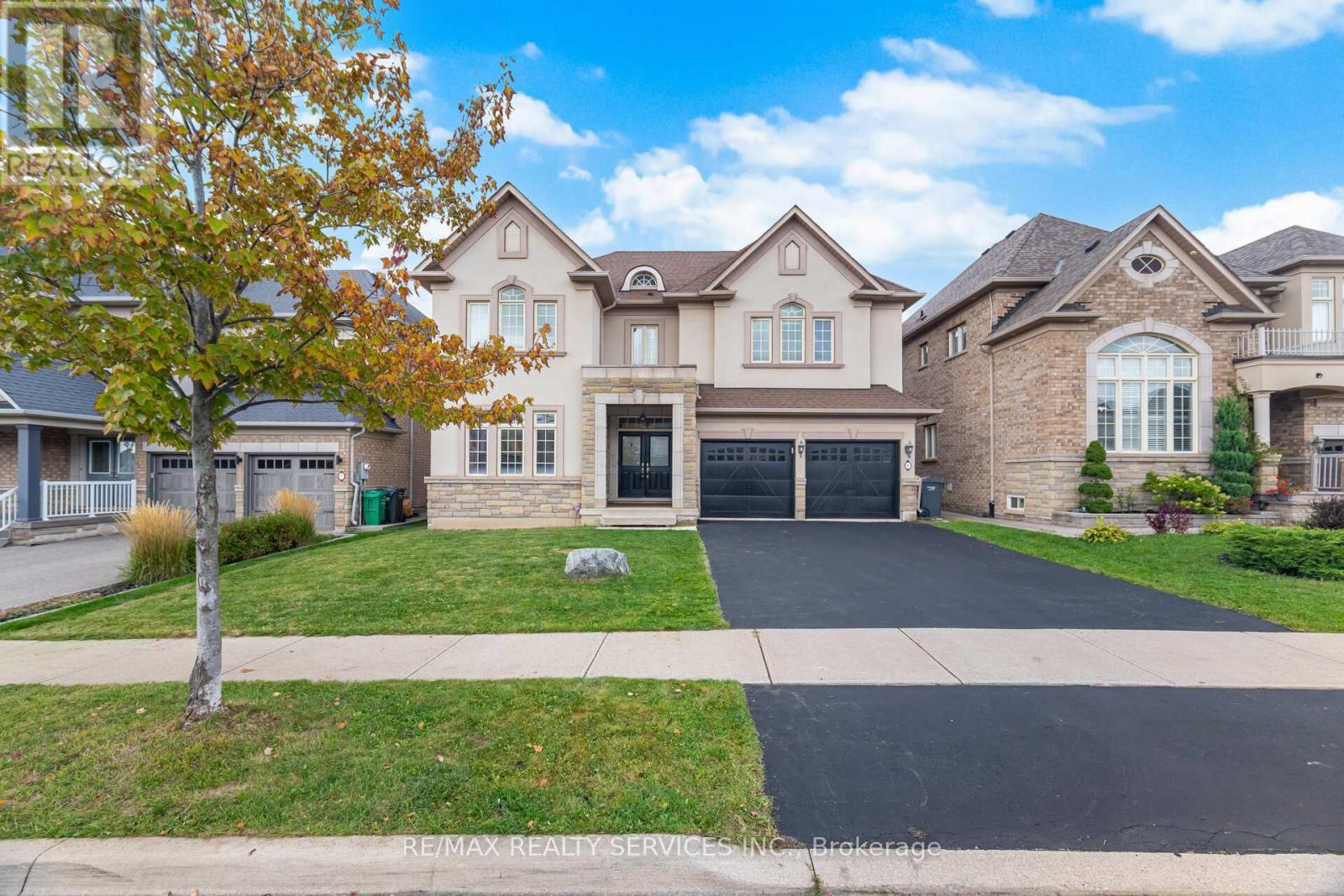 6 Beacon Hill Drive, Brampton, Ontario  L6X 0V6 - Photo 2 - W12429362