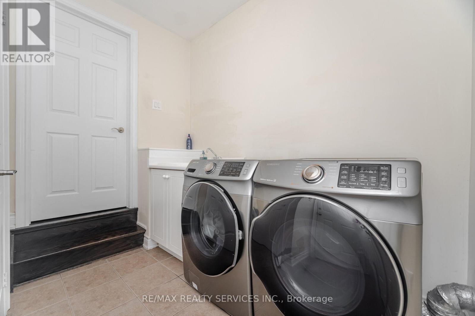 6 Beacon Hill Drive, Brampton, Ontario  L6X 0V6 - Photo 24 - W12429362