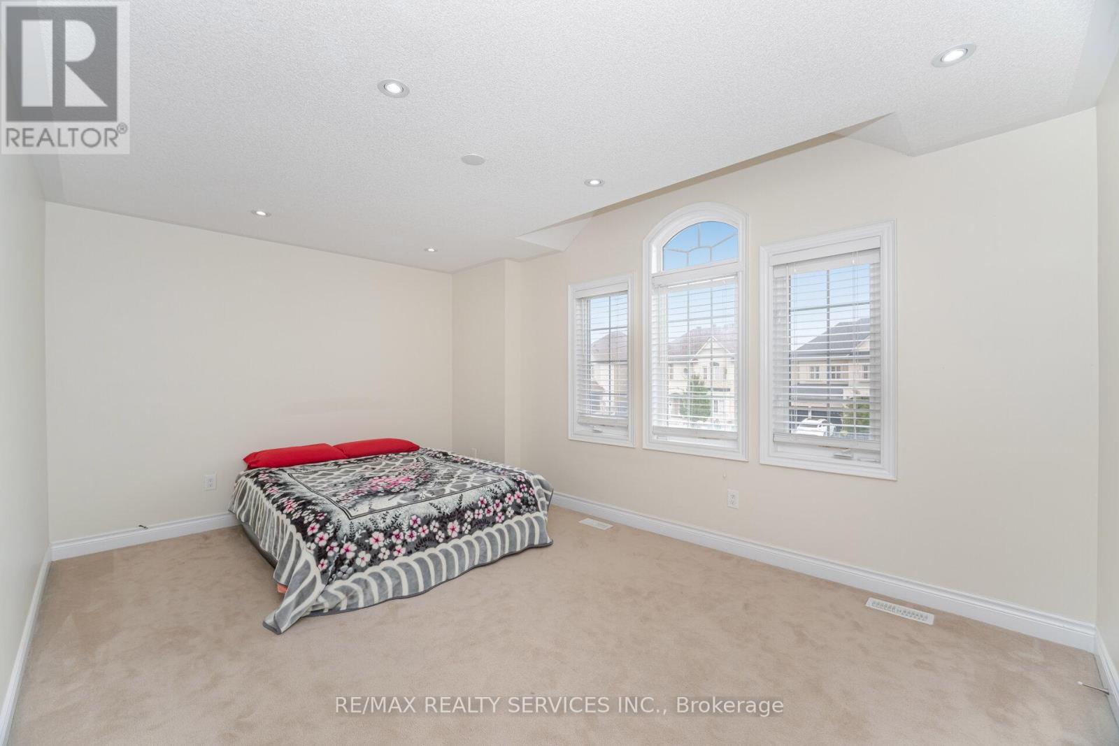 6 Beacon Hill Drive, Brampton (Credit Valley), Ontario  L6X 0V6 - Photo 36 - W12429362