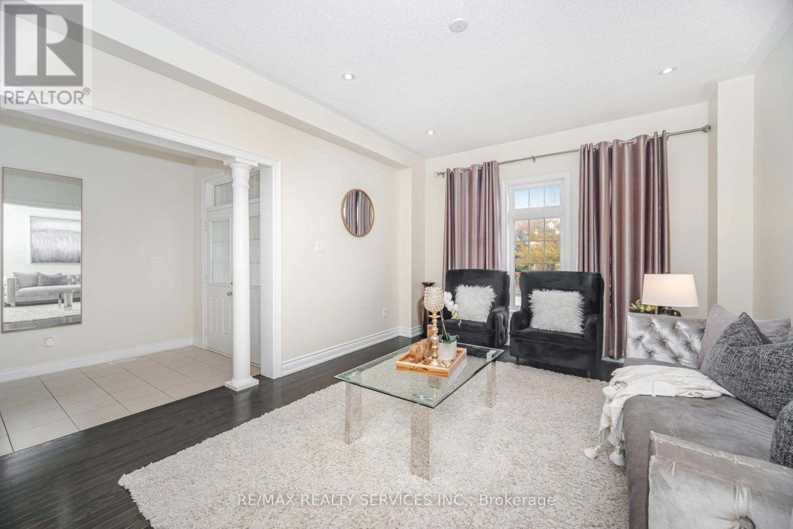 6 Beacon Hill Drive, Brampton, Ontario  L6X 0V6 - Photo 7 - W12429362
