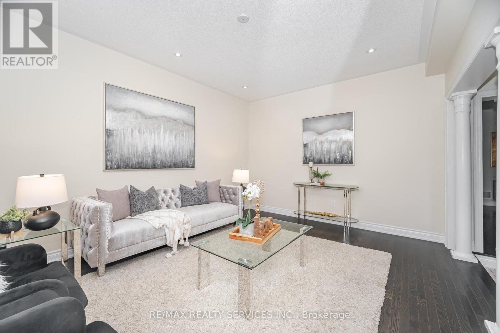6 Beacon Hill Drive, Brampton, Ontario  L6X 0V6 - Photo 8 - W12429362