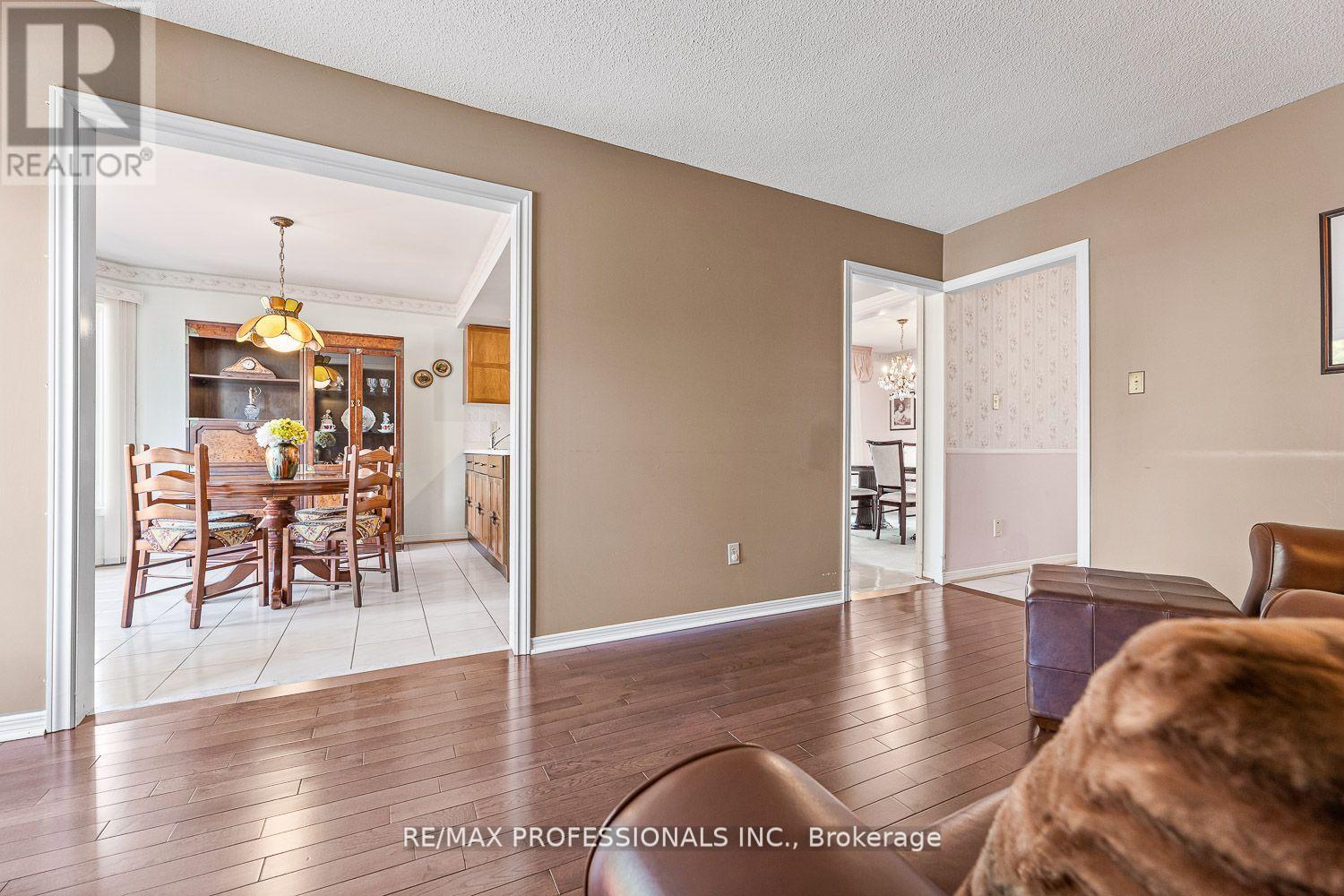 41 Mccabe Crescent, Caledon, Ontario  L7E 5W8 - Photo 12 - W12429366