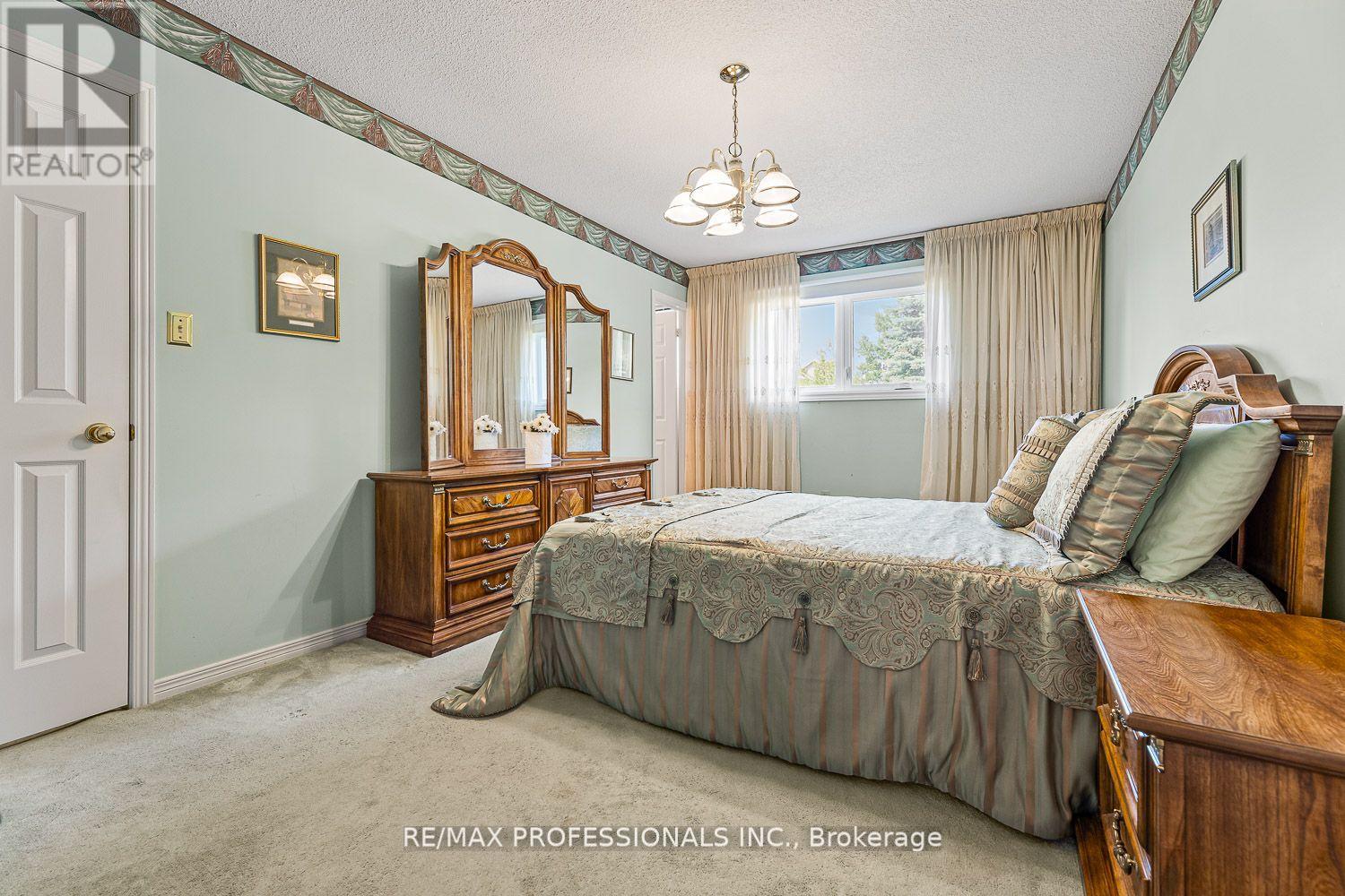 41 Mccabe Crescent, Caledon, Ontario  L7E 5W8 - Photo 13 - W12429366