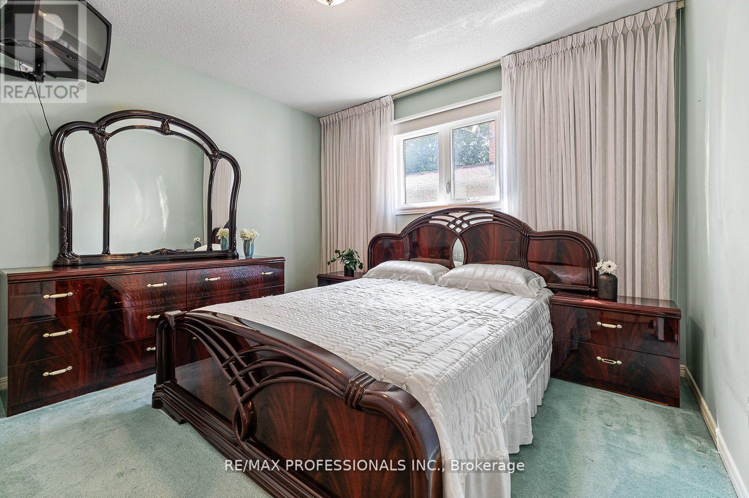 41 Mccabe Crescent, Caledon, Ontario  L7E 5W8 - Photo 17 - W12429366