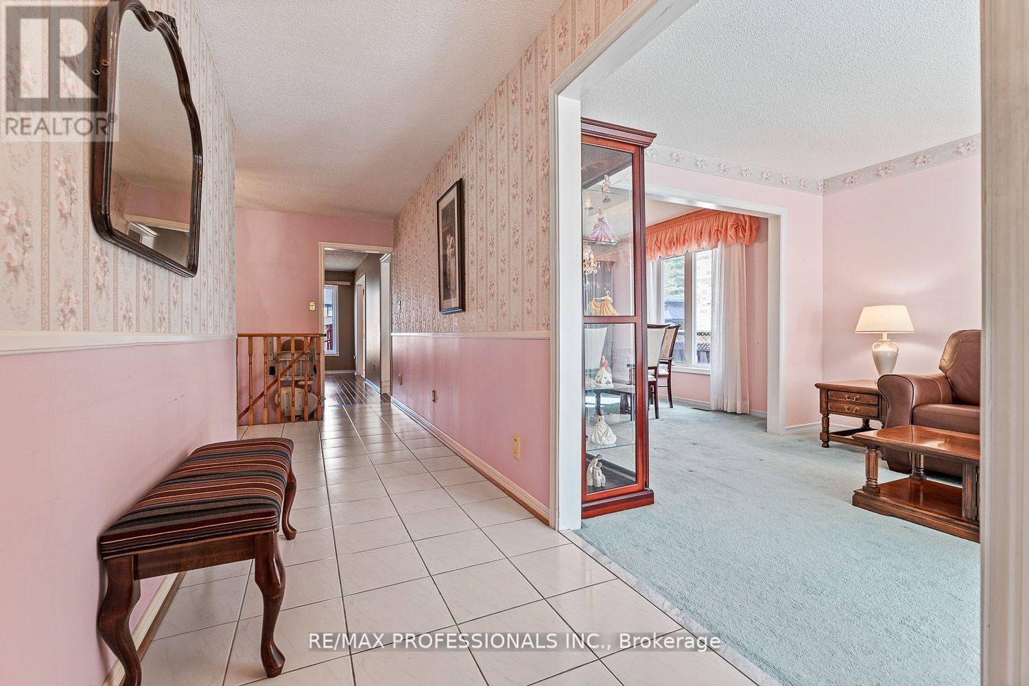 41 Mccabe Crescent, Caledon, Ontario  L7E 5W8 - Photo 3 - W12429366