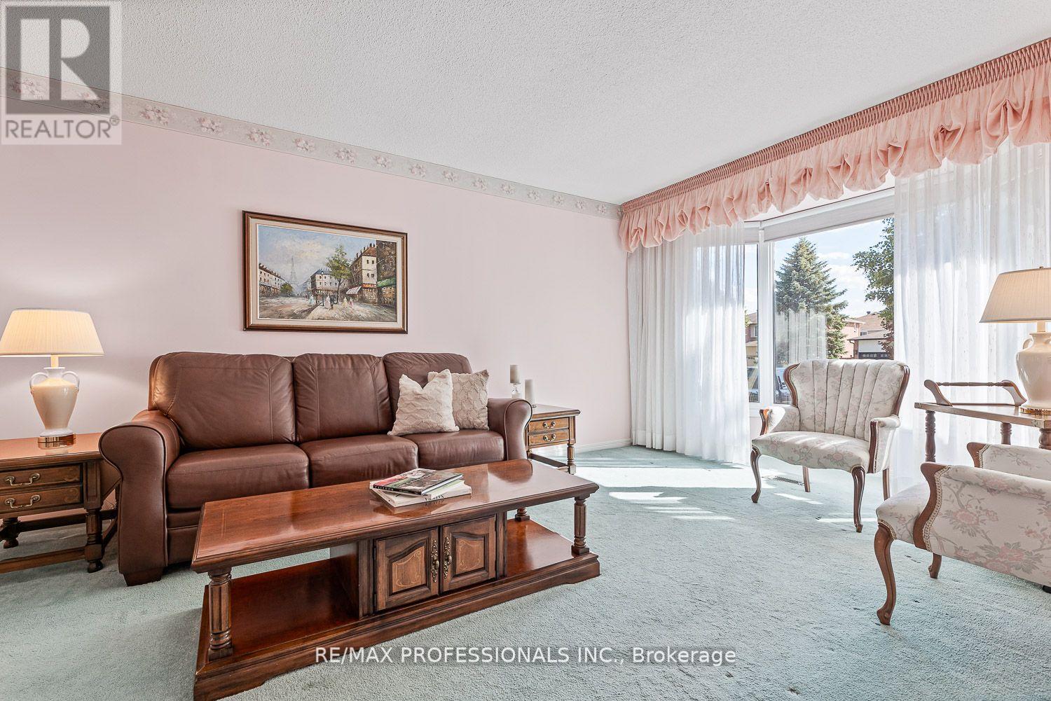 41 Mccabe Crescent, Caledon, Ontario  L7E 5W8 - Photo 4 - W12429366