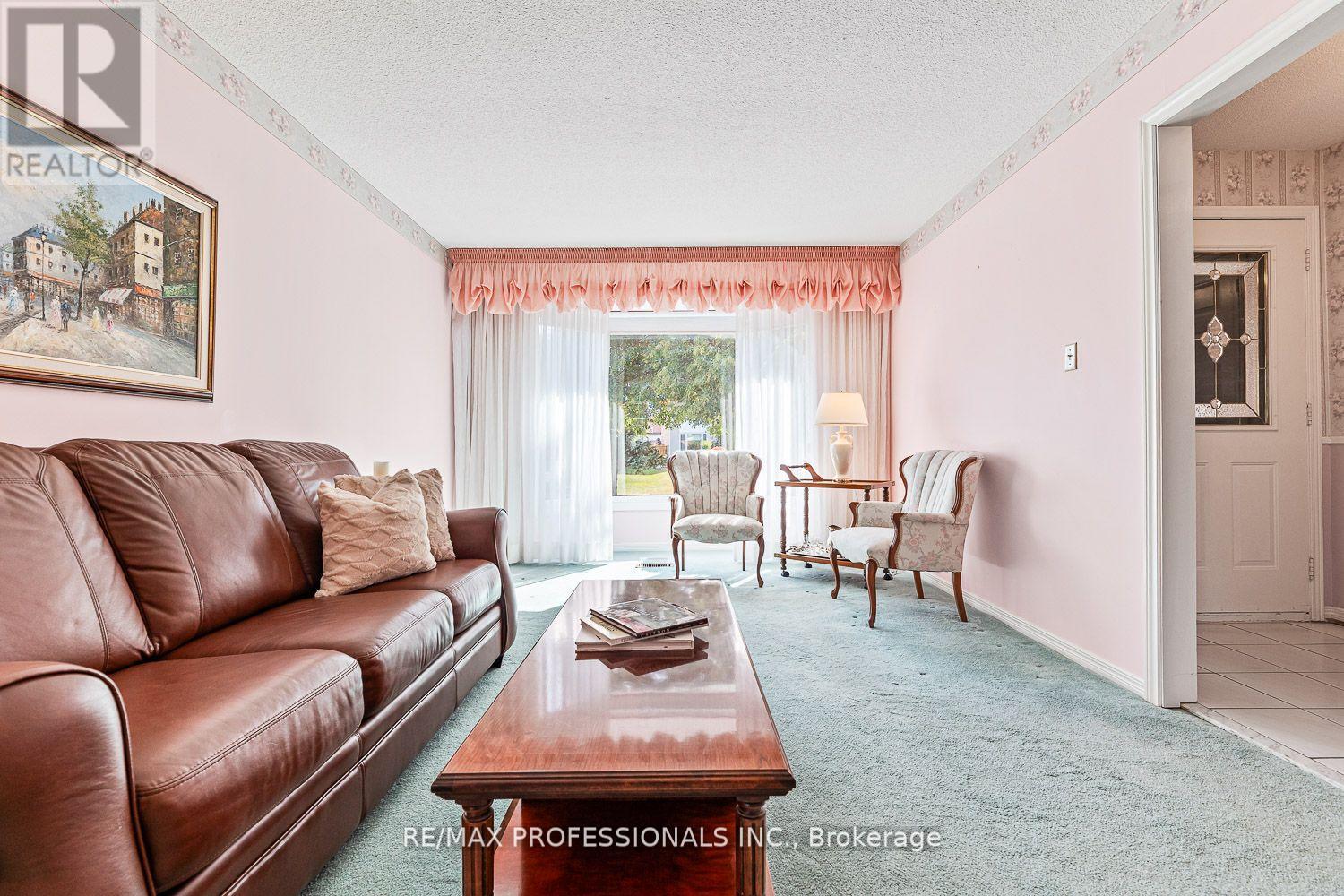 41 Mccabe Crescent, Caledon, Ontario  L7E 5W8 - Photo 5 - W12429366