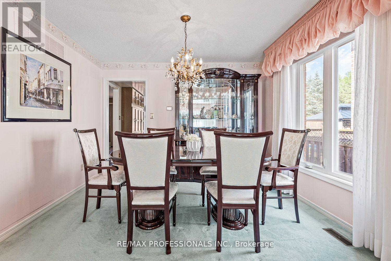 41 Mccabe Crescent, Caledon, Ontario  L7E 5W8 - Photo 6 - W12429366