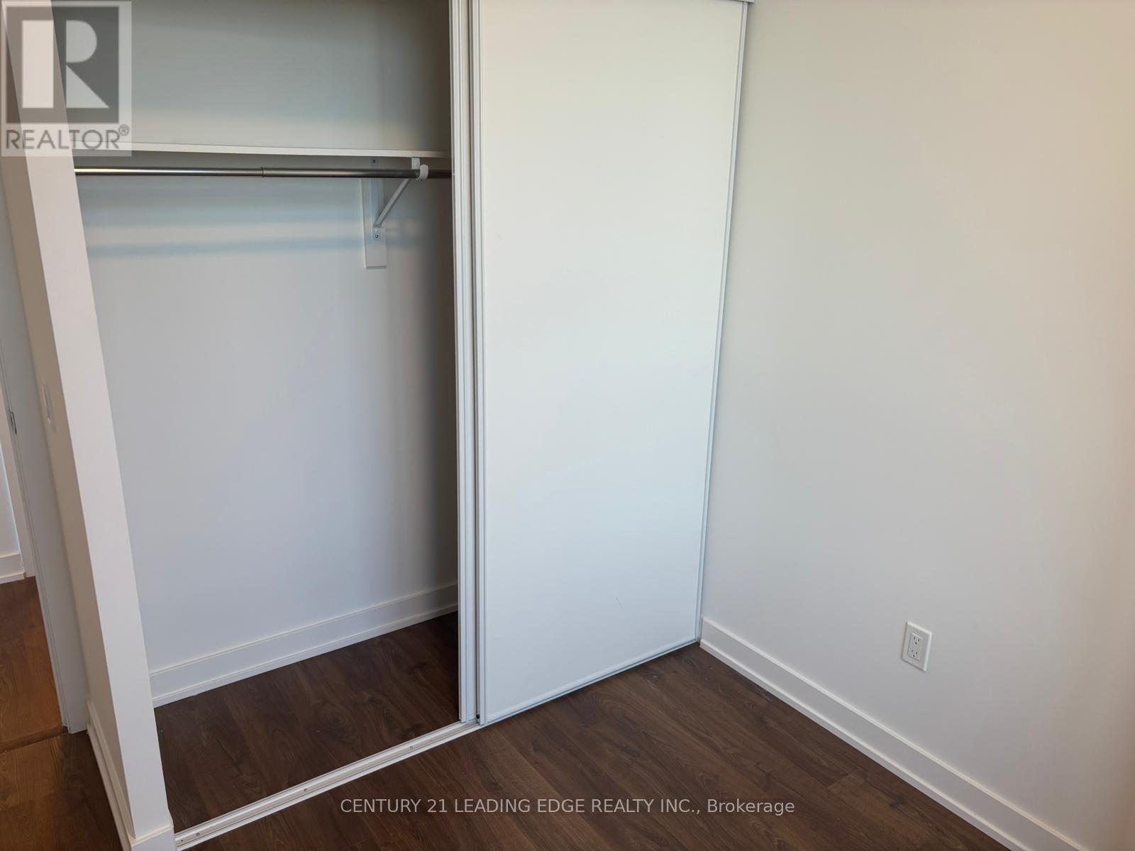 402 - 5081 HURONTARIO STREET, Mississauga, Ontario
