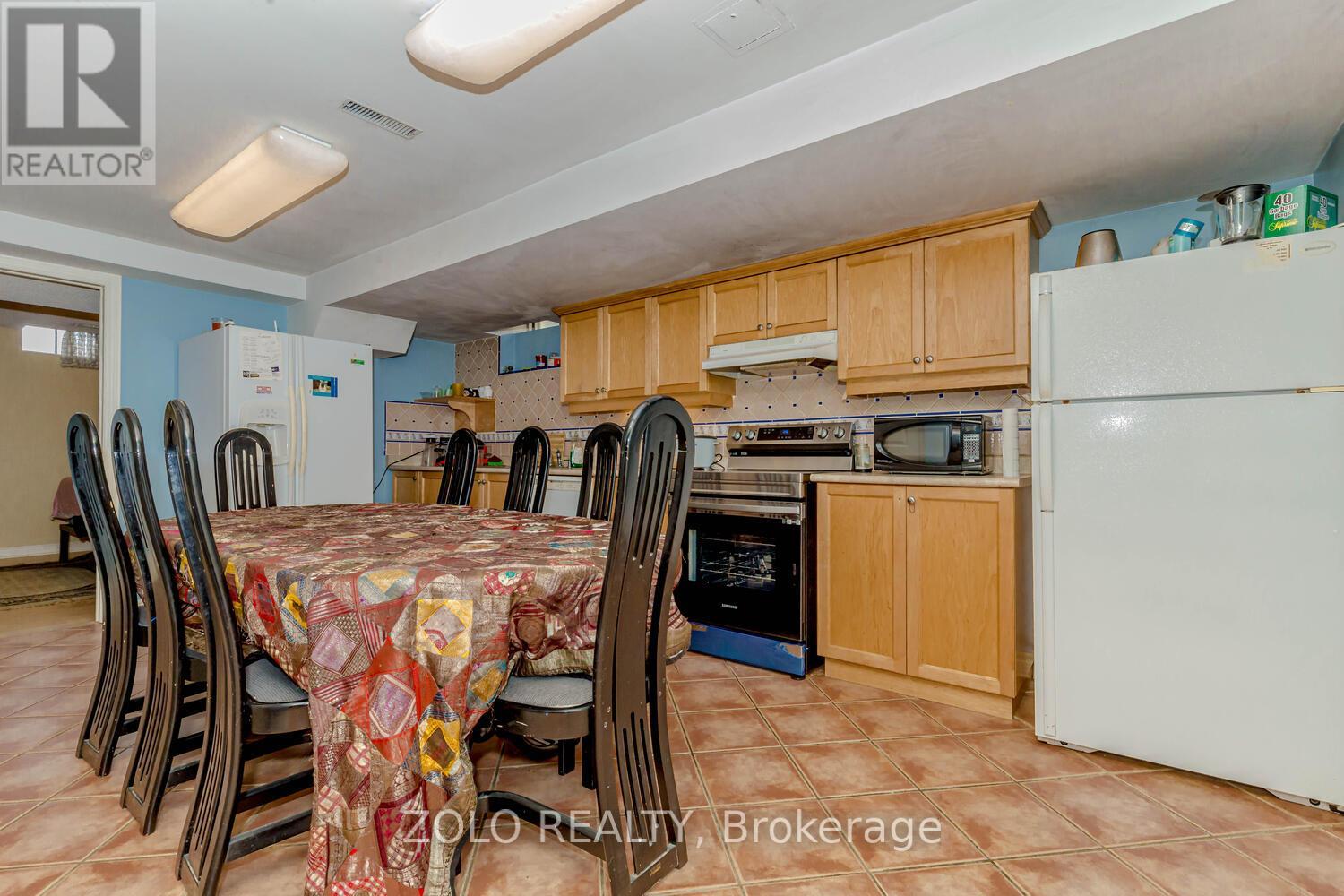 1474 Rosemanor Drive, Mississauga, Ontario  L5M 5M4 - Photo 10 - W12429418