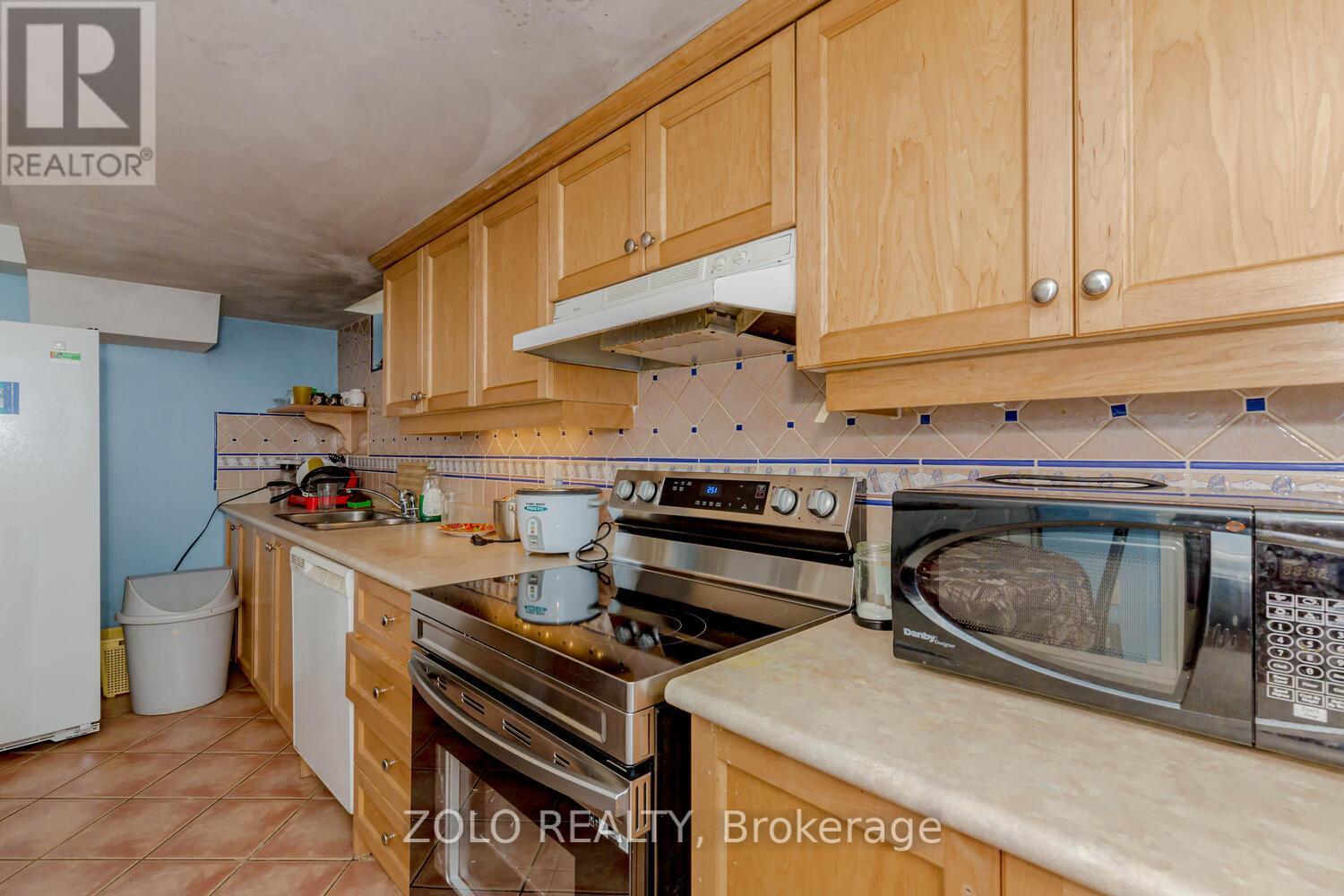 1474 Rosemanor Drive, Mississauga, Ontario  L5M 5M4 - Photo 11 - W12429418