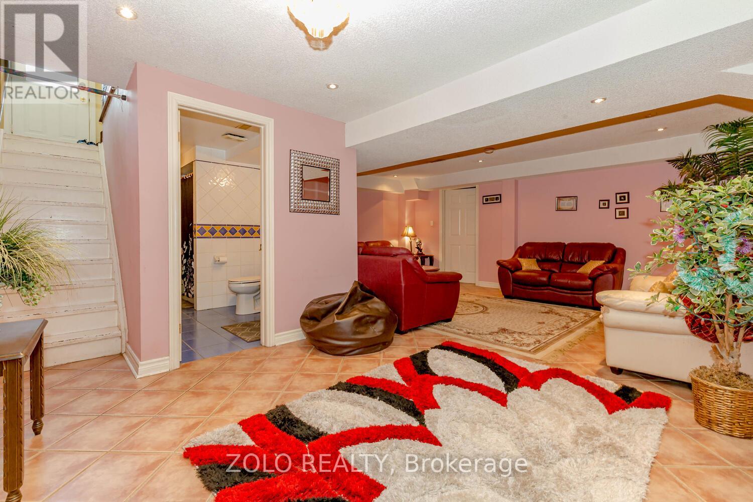 1474 Rosemanor Drive, Mississauga, Ontario  L5M 5M4 - Photo 4 - W12429418
