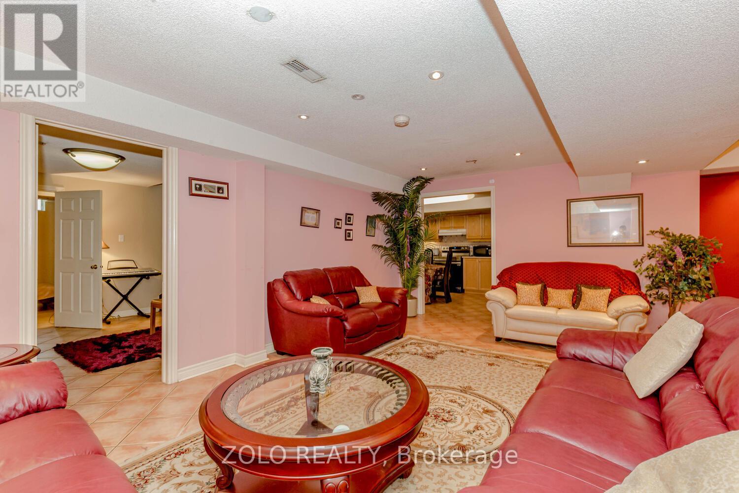 1474 Rosemanor Drive, Mississauga, Ontario  L5M 5M4 - Photo 9 - W12429418