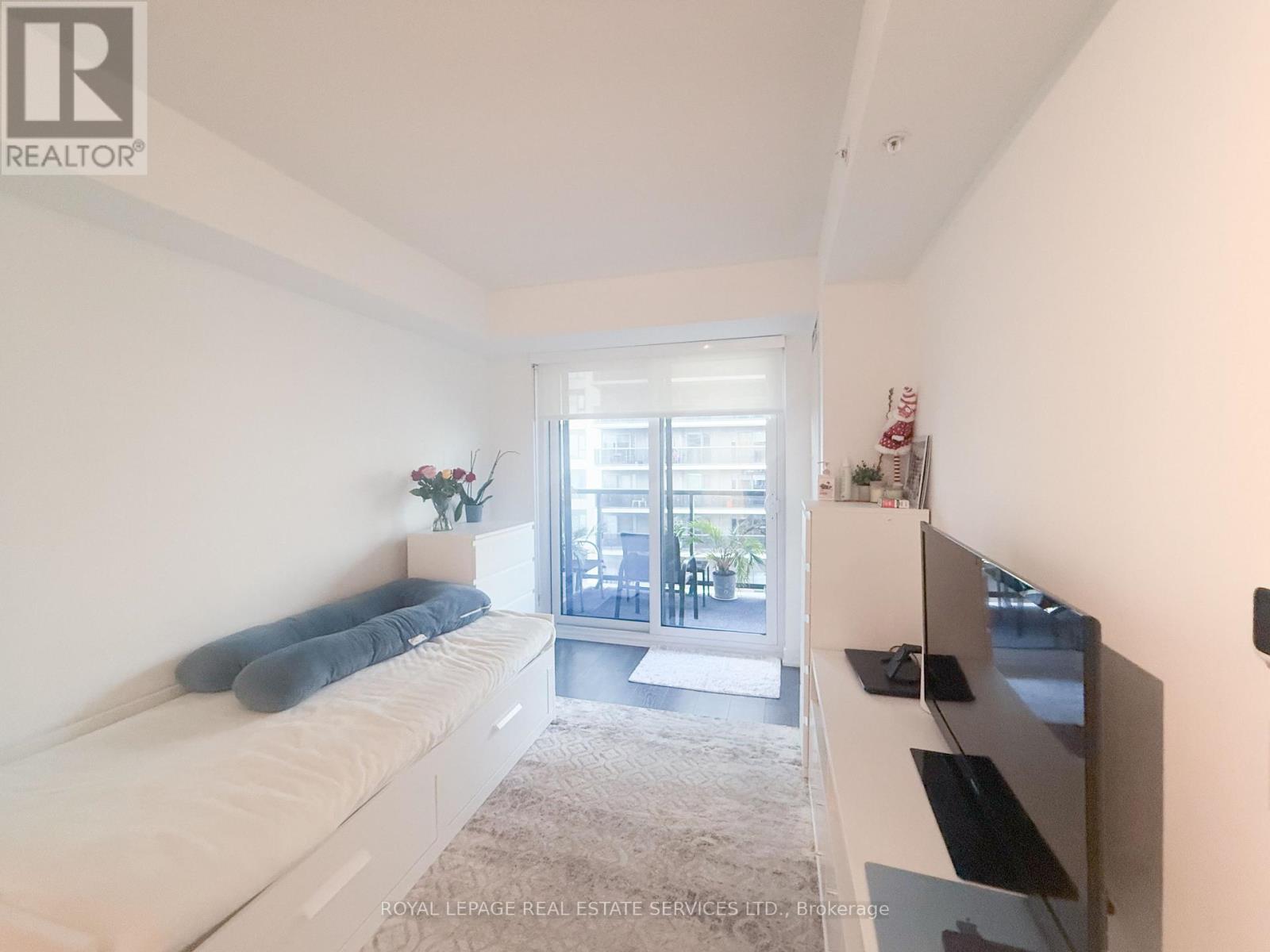 1506 - 30 Samuel Wood Way, Toronto, Ontario  M9B 0C9 - Photo 2 - W12429425
