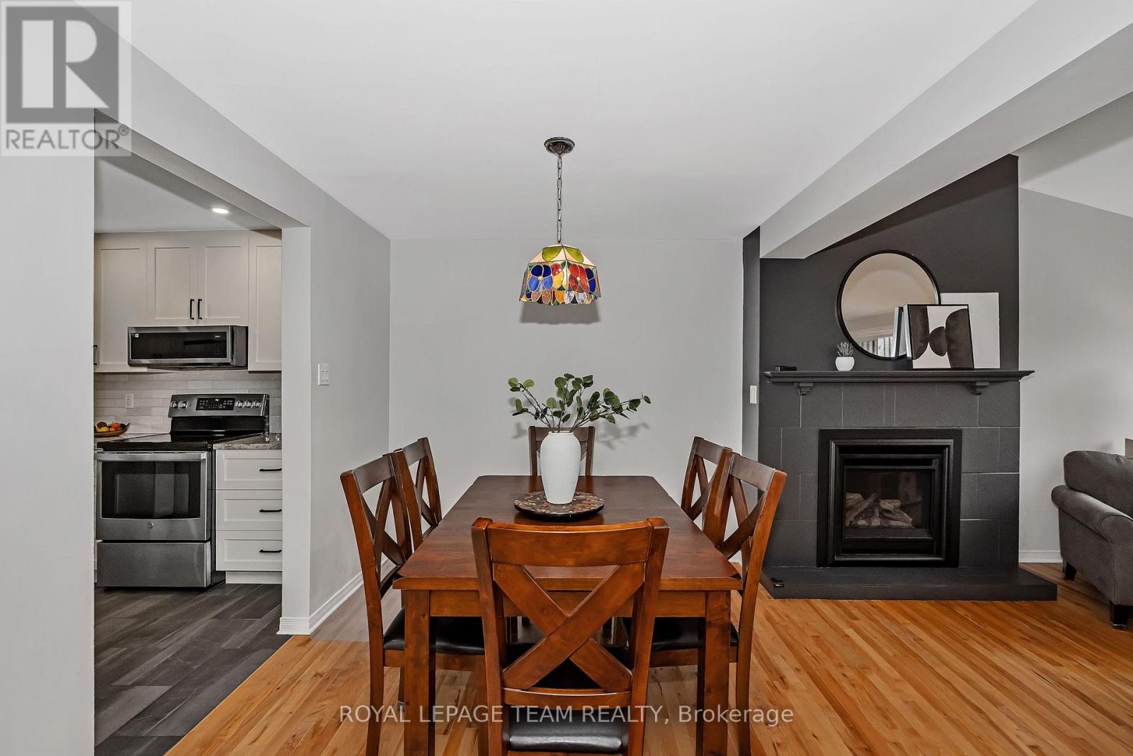 1095 Ambleside Drive, Ottawa, Ontario  K2B 8E2 - Photo 10 - X12429464