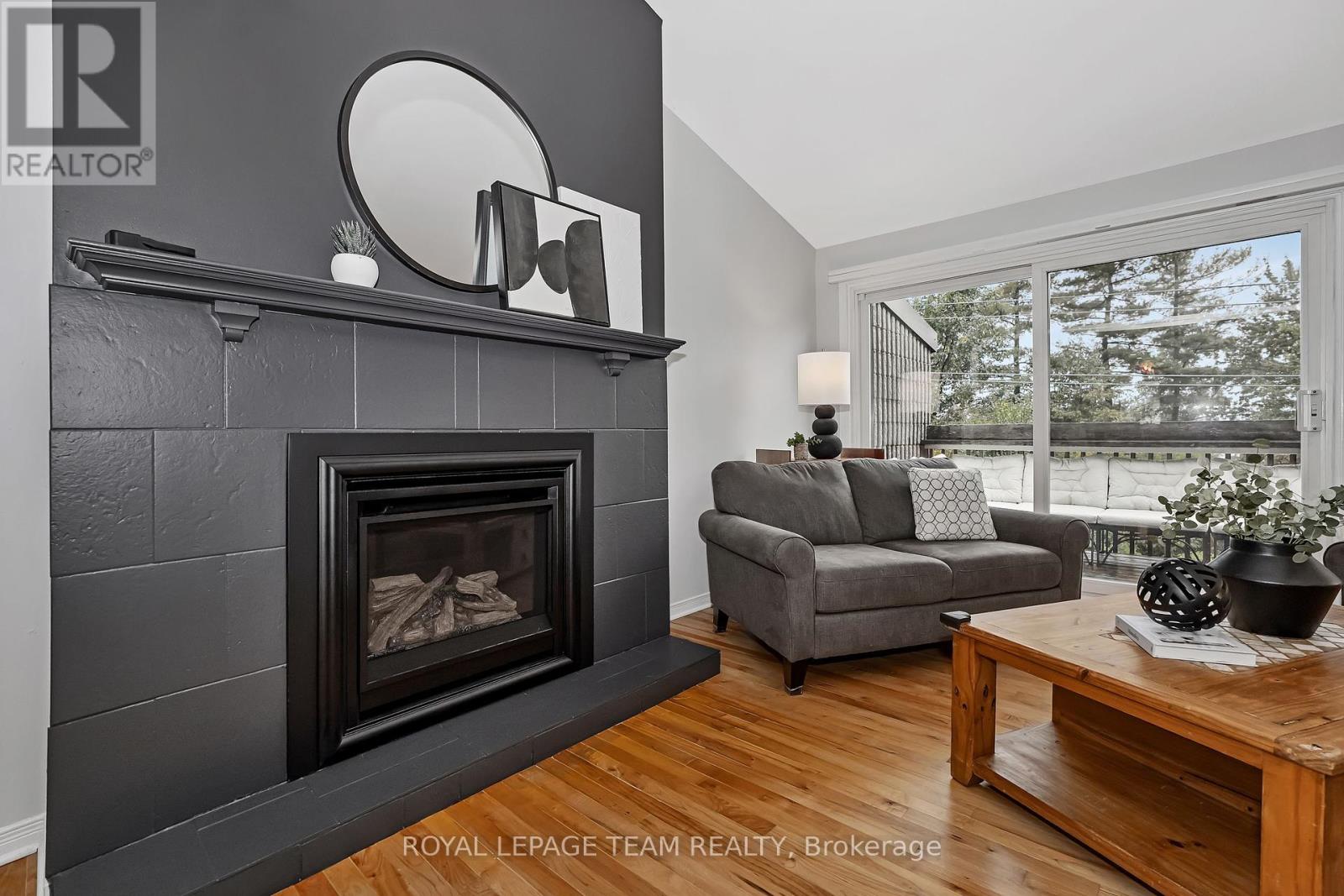 1095 Ambleside Drive, Ottawa, Ontario  K2B 8E2 - Photo 14 - X12429464