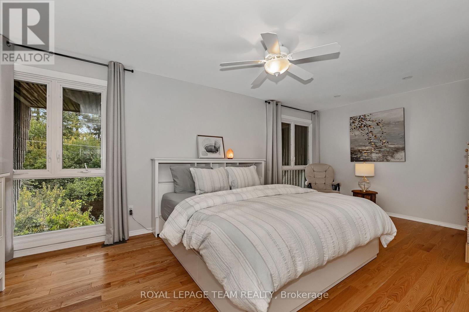 1095 Ambleside Drive, Ottawa, Ontario  K2B 8E2 - Photo 21 - X12429464
