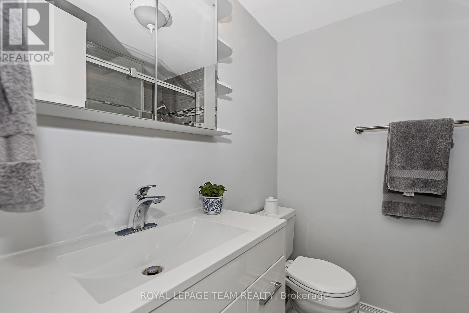 1095 Ambleside Drive, Ottawa, Ontario  K2B 8E2 - Photo 23 - X12429464