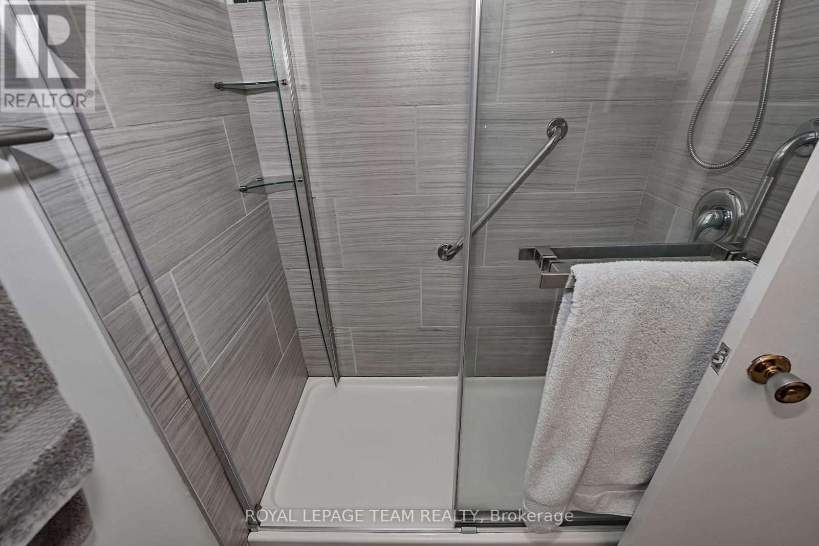 1095 Ambleside Drive, Ottawa, Ontario  K2B 8E2 - Photo 24 - X12429464