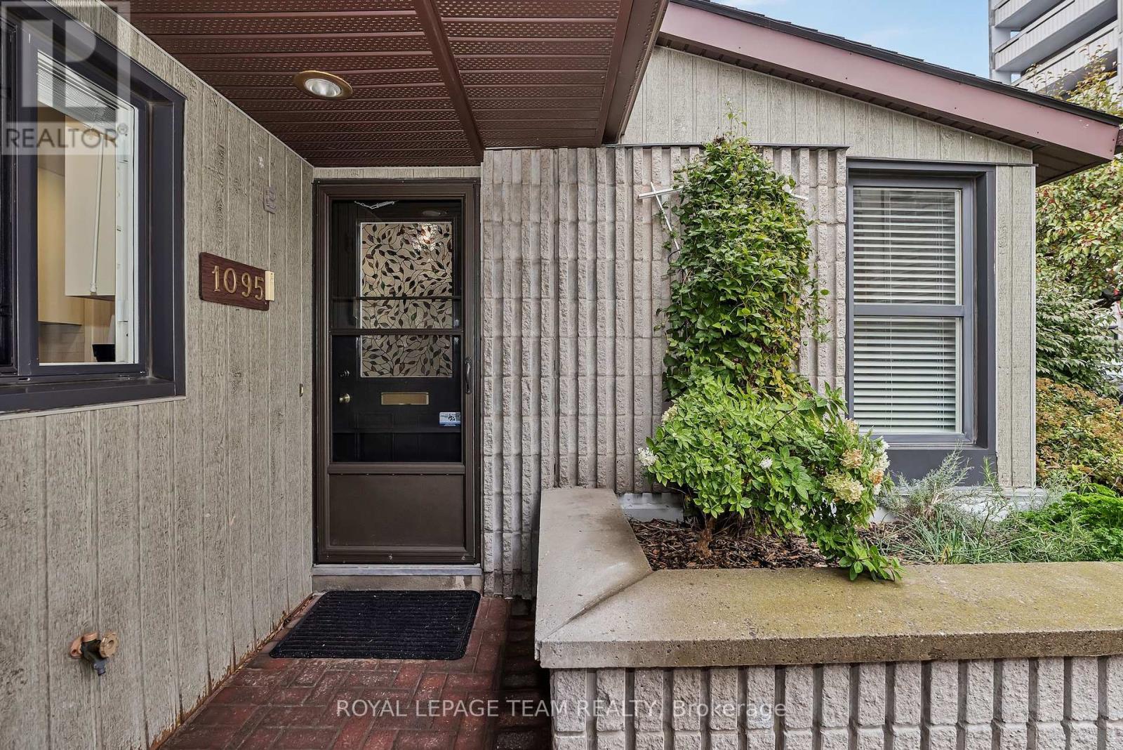 1095 Ambleside Drive, Ottawa, Ontario  K2B 8E2 - Photo 3 - X12429464
