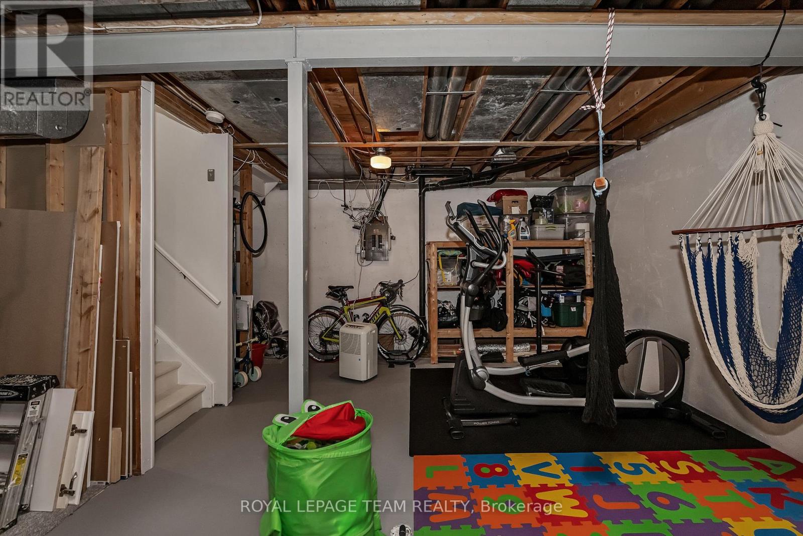 1095 Ambleside Drive, Ottawa, Ontario  K2B 8E2 - Photo 33 - X12429464