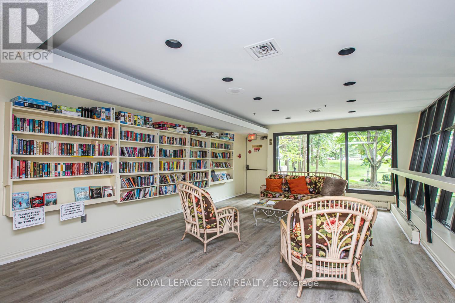 1095 Ambleside Drive, Ottawa, Ontario  K2B 8E2 - Photo 39 - X12429464