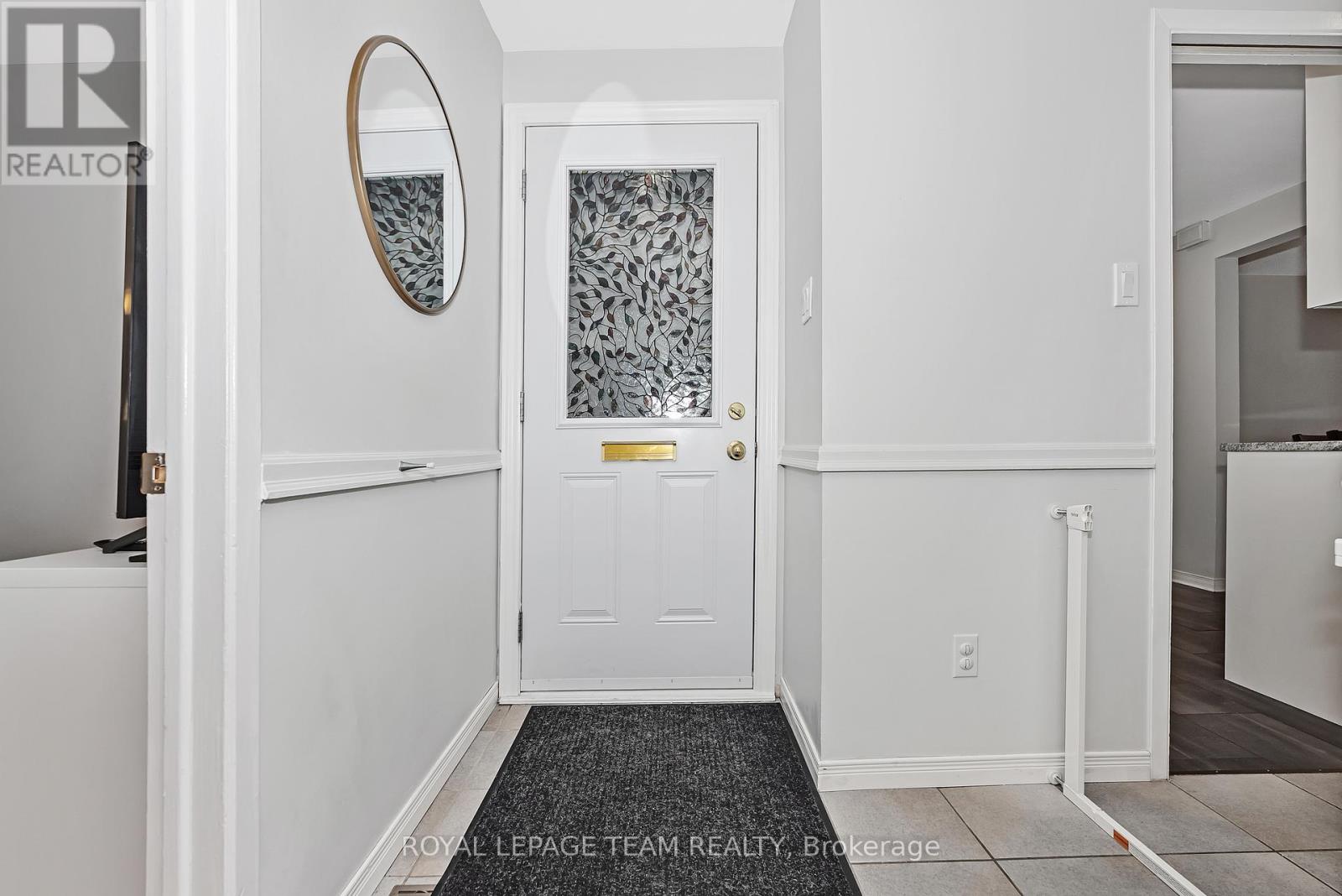 1095 Ambleside Drive, Ottawa, Ontario  K2B 8E2 - Photo 4 - X12429464