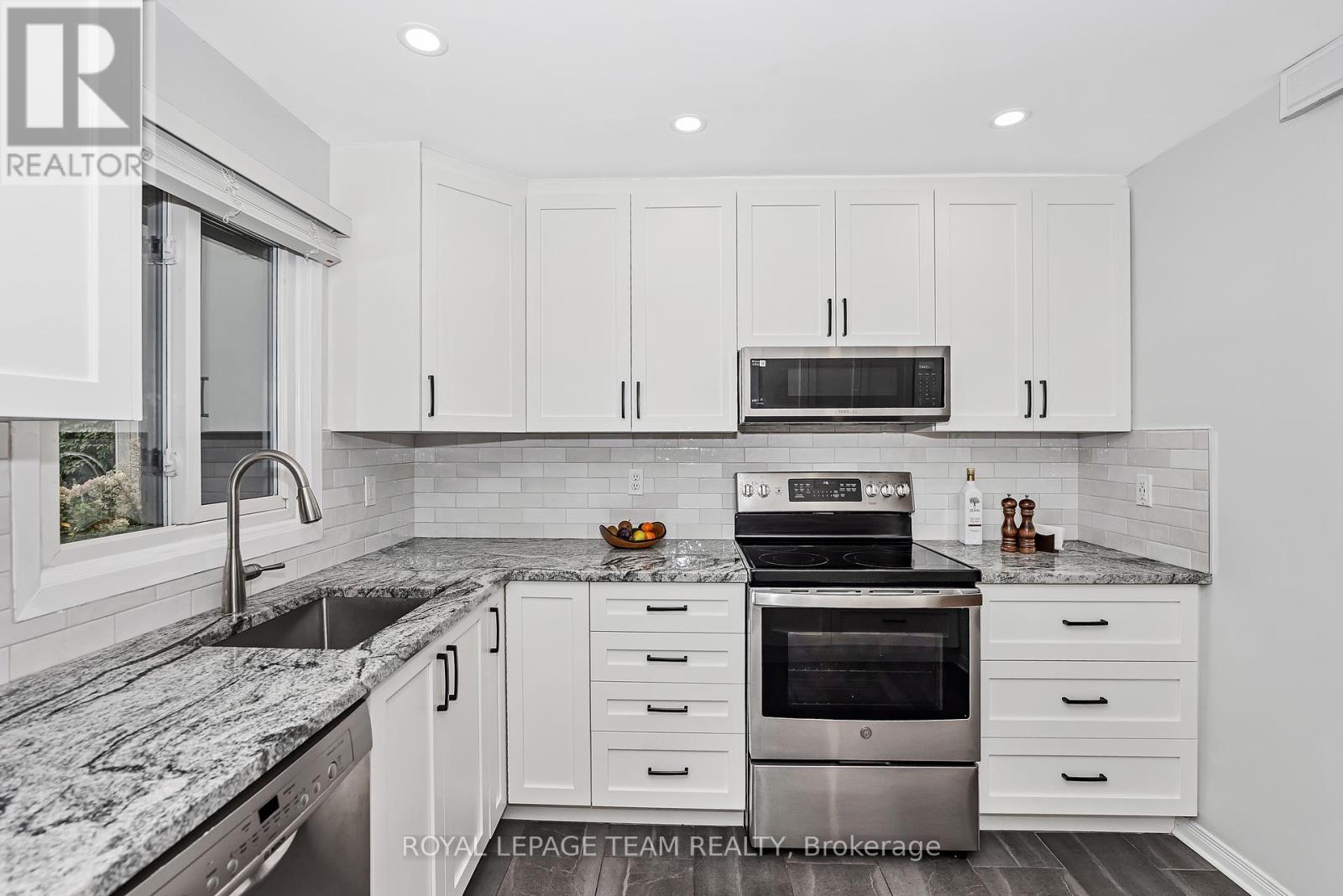 1095 Ambleside Drive, Ottawa, Ontario  K2B 8E2 - Photo 7 - X12429464