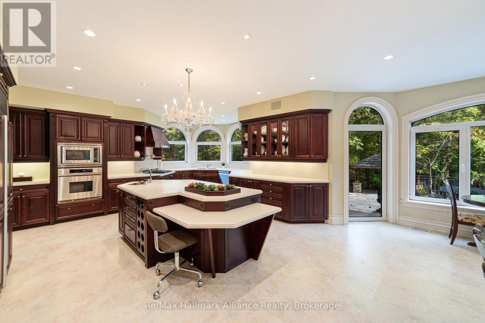 1024 Linbrook Road, Oakville, Ontario  L6J 2L1 - Photo 13 - W12429460