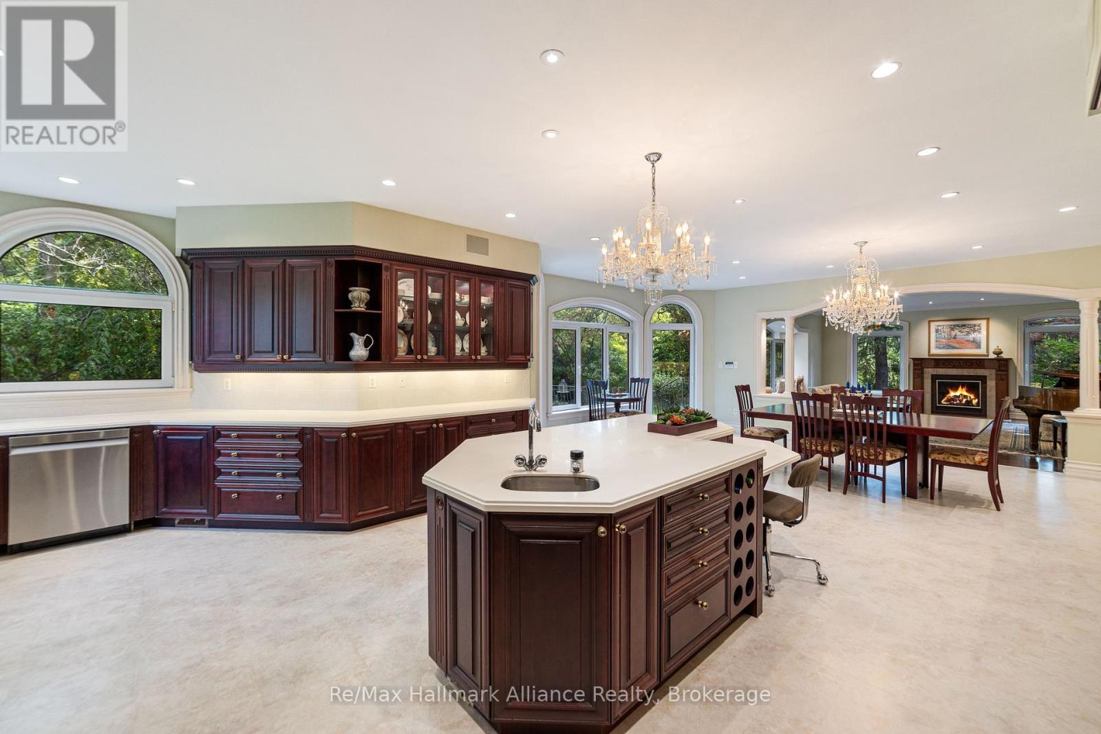 1024 Linbrook Road, Oakville, Ontario  L6J 2L1 - Photo 14 - W12429460
