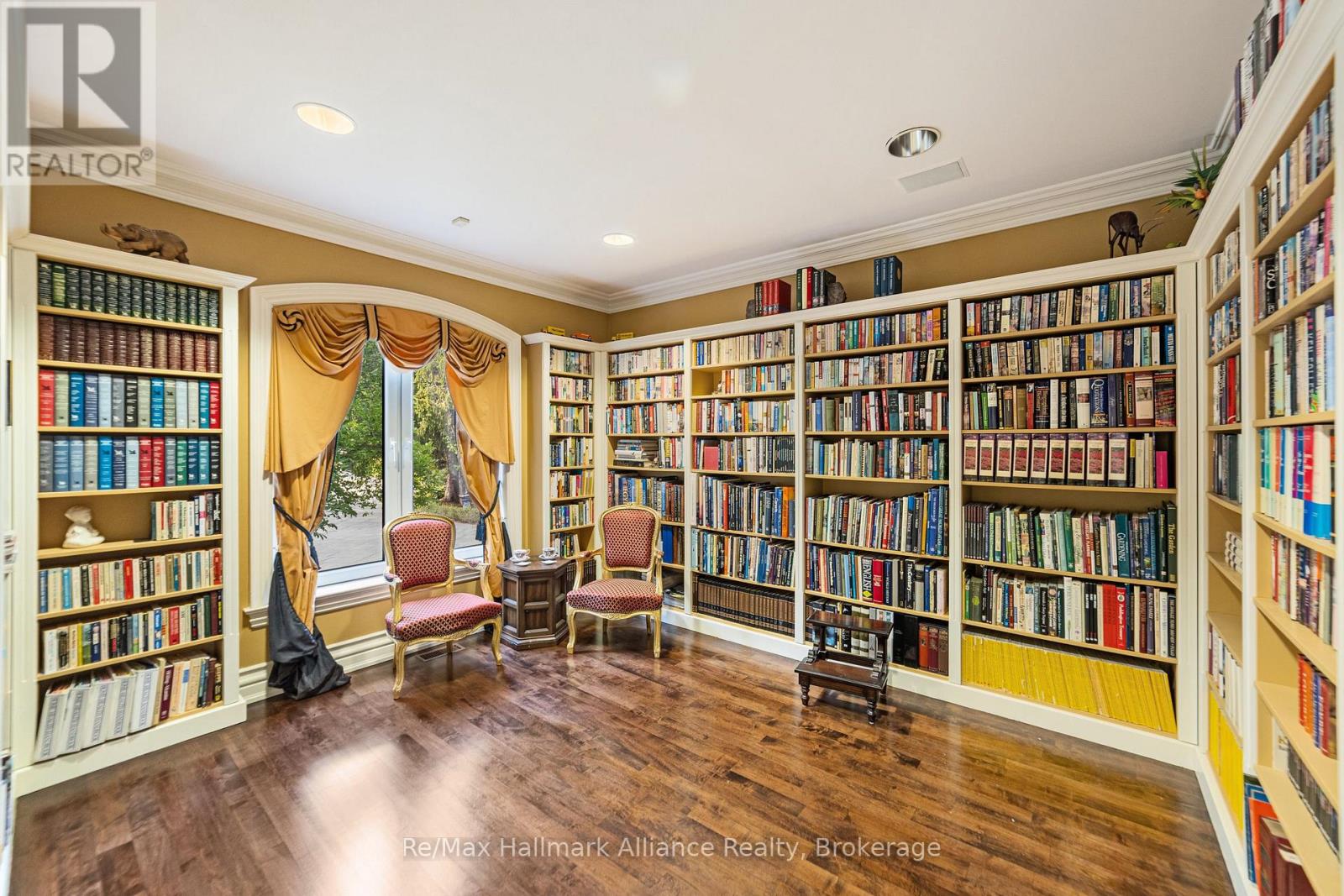 1024 Linbrook Road, Oakville, Ontario  L6J 2L1 - Photo 18 - W12429460