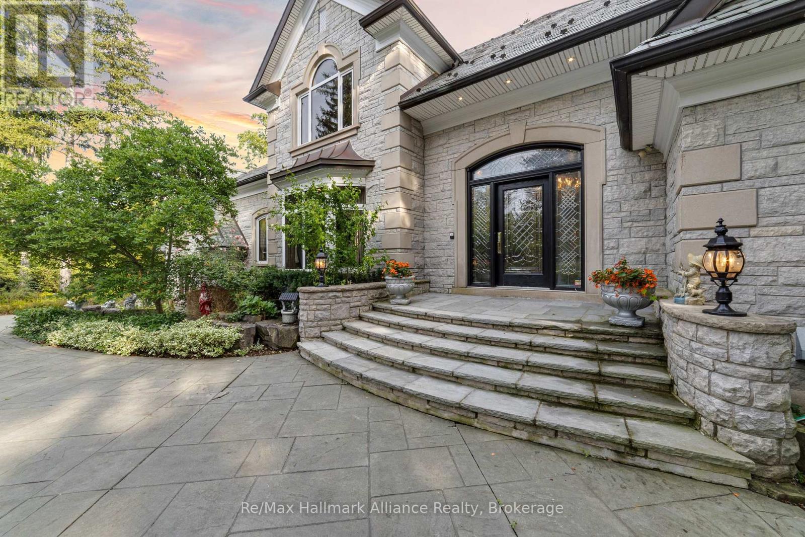 1024 Linbrook Road, Oakville, Ontario  L6J 2L1 - Photo 4 - W12429460