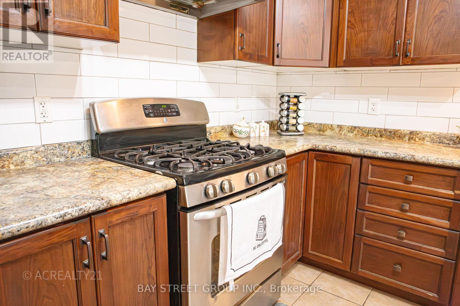 130 Simmonds Drive, Guelph, Ontario  N1E 7L8 - Photo 13 - X12426329