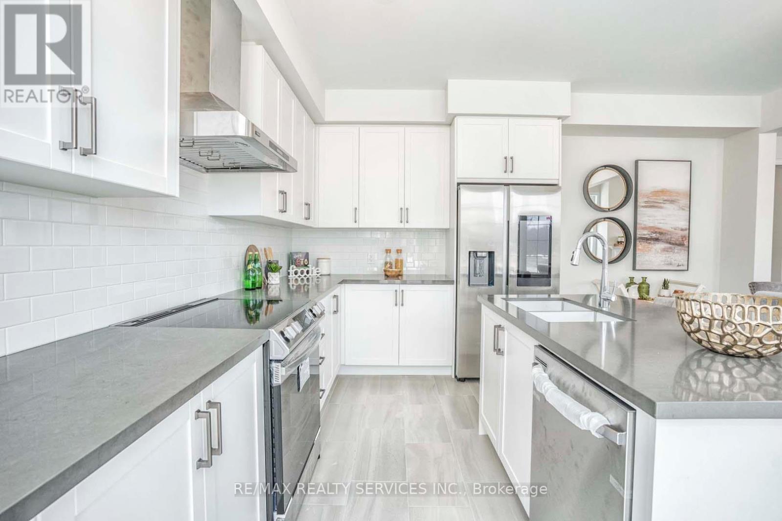 525 Red Elm Road, Shelburne, Ontario  L6V 3Y5 - Photo 12 - X12429361