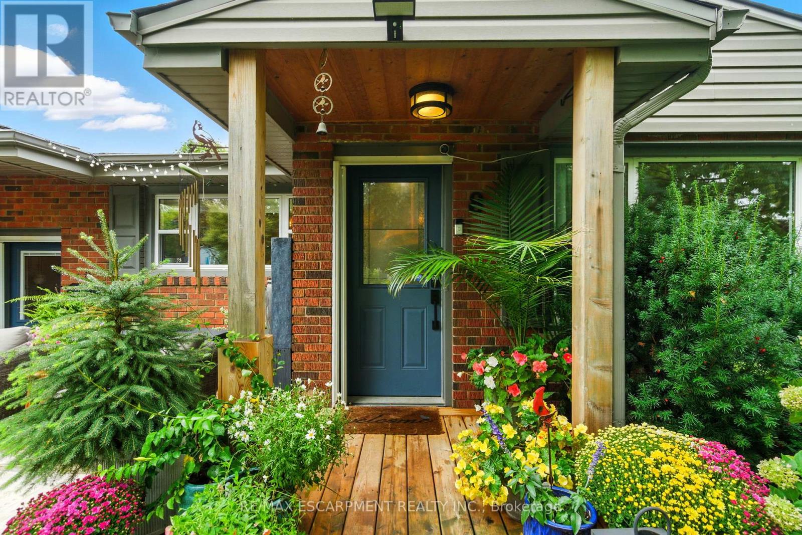 8 OLIVE STREET, Grimsby, Ontario