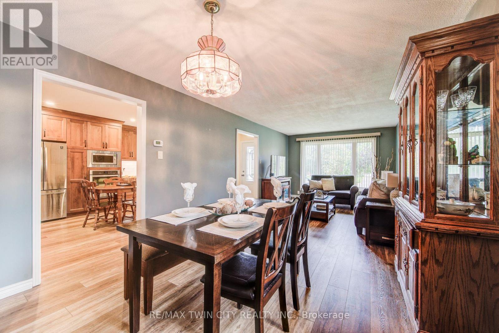 291 Biehn Drive, Kitchener, Ontario  N2R 1B6 - Photo 11 - X12429423