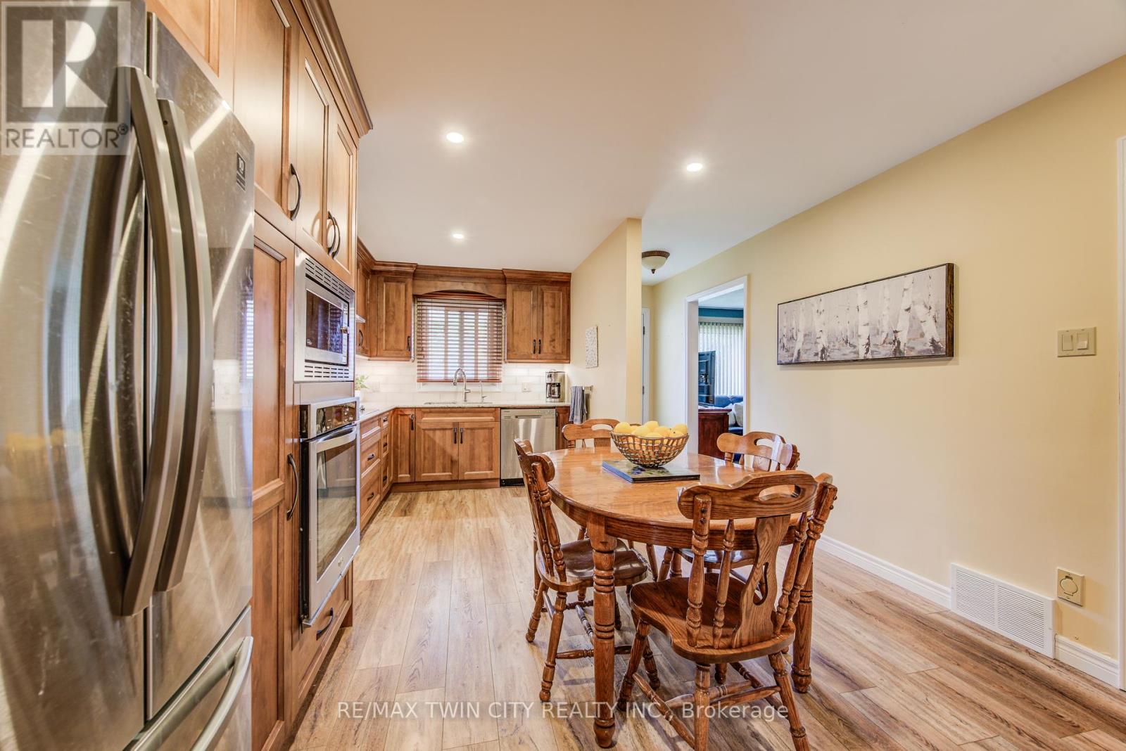 291 Biehn Drive, Kitchener, Ontario  N2R 1B6 - Photo 14 - X12429423