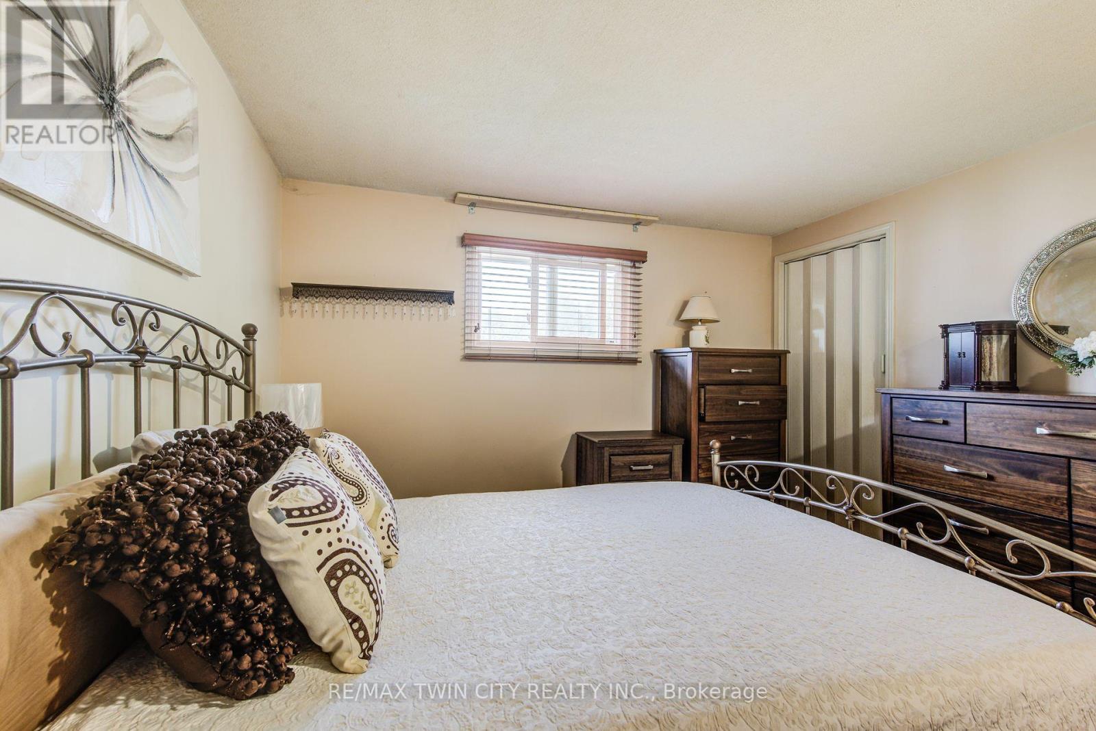 291 Biehn Drive, Kitchener, Ontario  N2R 1B6 - Photo 23 - X12429423