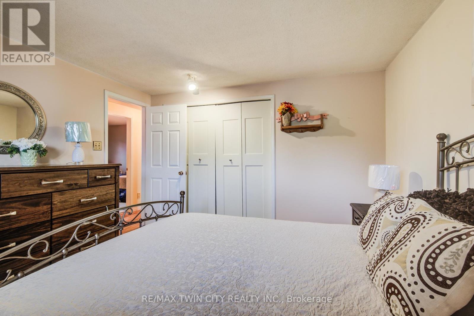 291 Biehn Drive, Kitchener, Ontario  N2R 1B6 - Photo 24 - X12429423