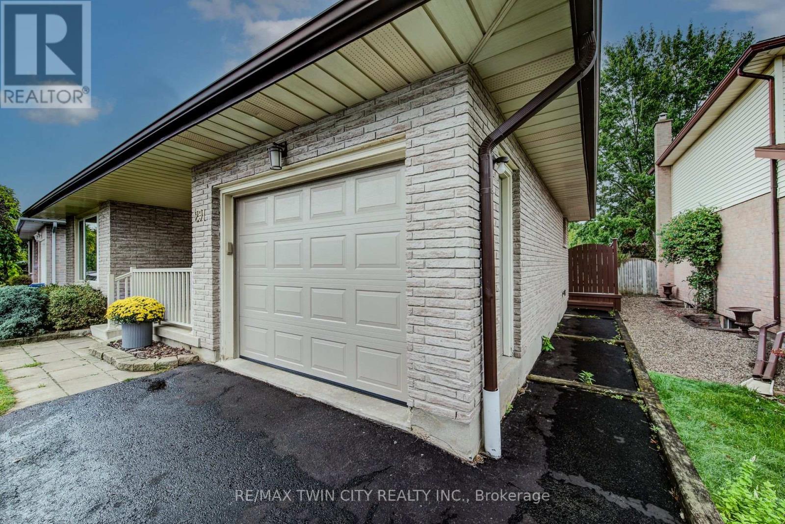 291 Biehn Drive, Kitchener, Ontario  N2R 1B6 - Photo 3 - X12429423