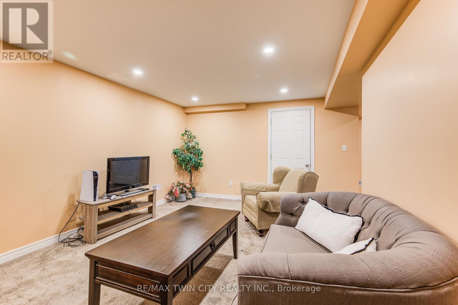 291 Biehn Drive, Kitchener, Ontario  N2R 1B6 - Photo 30 - X12429423