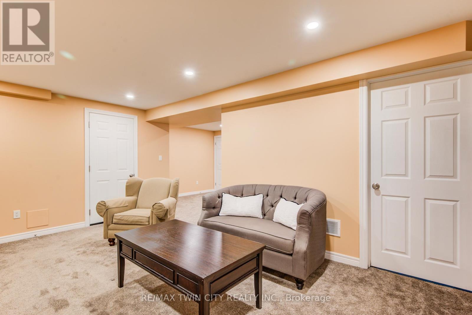 291 Biehn Drive, Kitchener, Ontario  N2R 1B6 - Photo 31 - X12429423