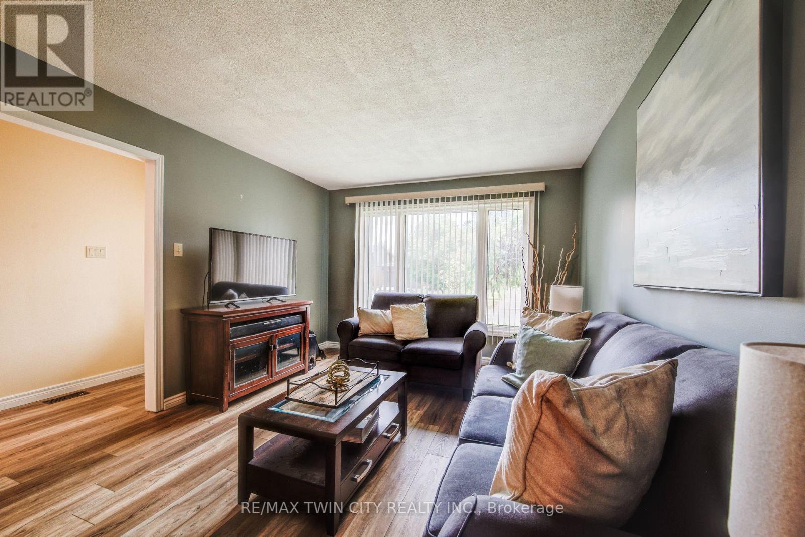 291 Biehn Drive, Kitchener, Ontario  N2R 1B6 - Photo 8 - X12429423