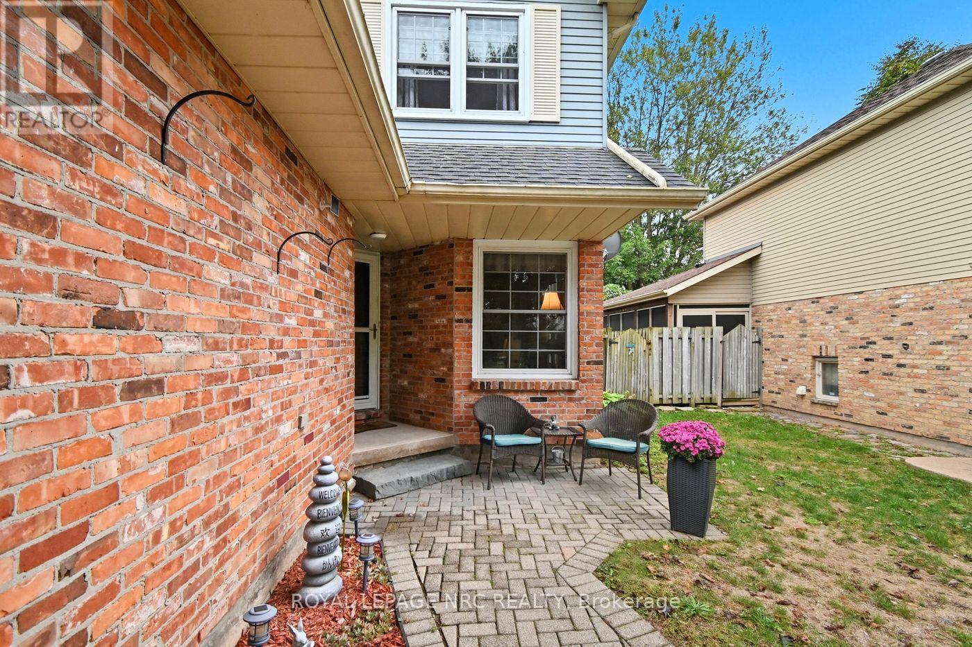 6164 Crimson Drive, Niagara Falls, Ontario  L2G 7S4 - Photo 5 - X12413939