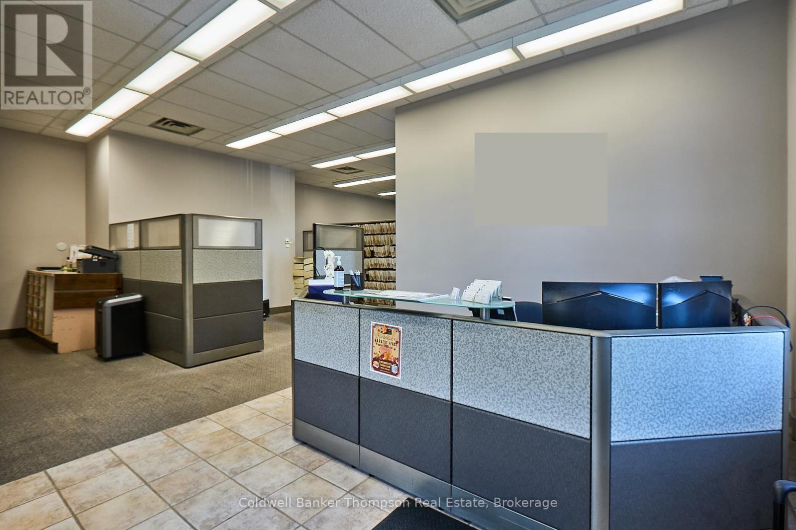 27 Main Street E, Huntsville, Ontario  P1H 2C6 - Photo 4 - X12429452
