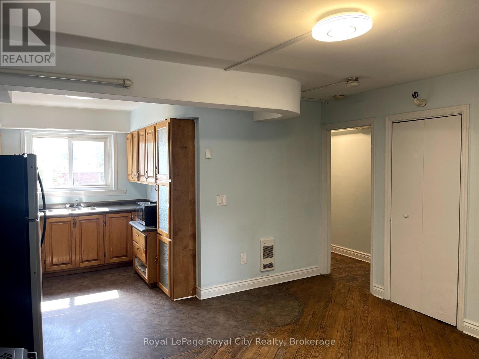 B - 36 Essex Street, Guelph, Ontario  N1H 3K8 - Photo 6 - X12429475