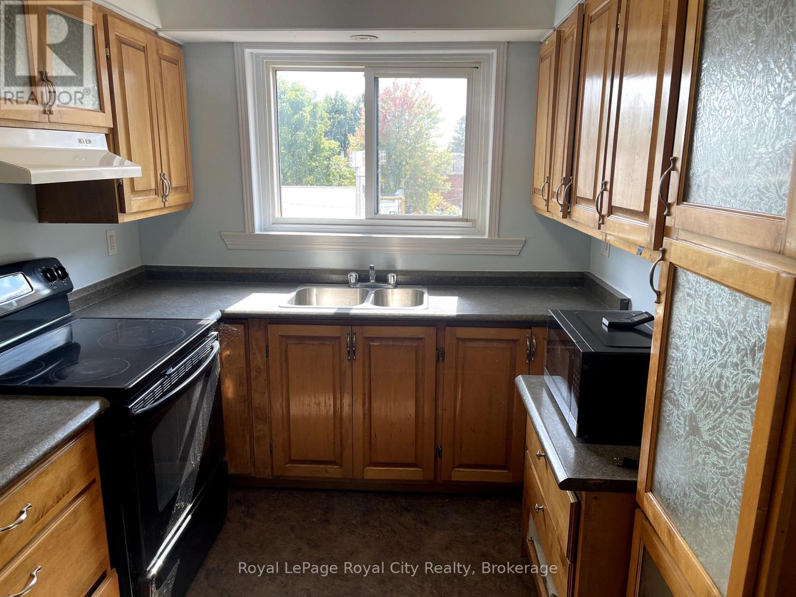 B - 36 Essex Street, Guelph, Ontario  N1H 3K8 - Photo 7 - X12429475