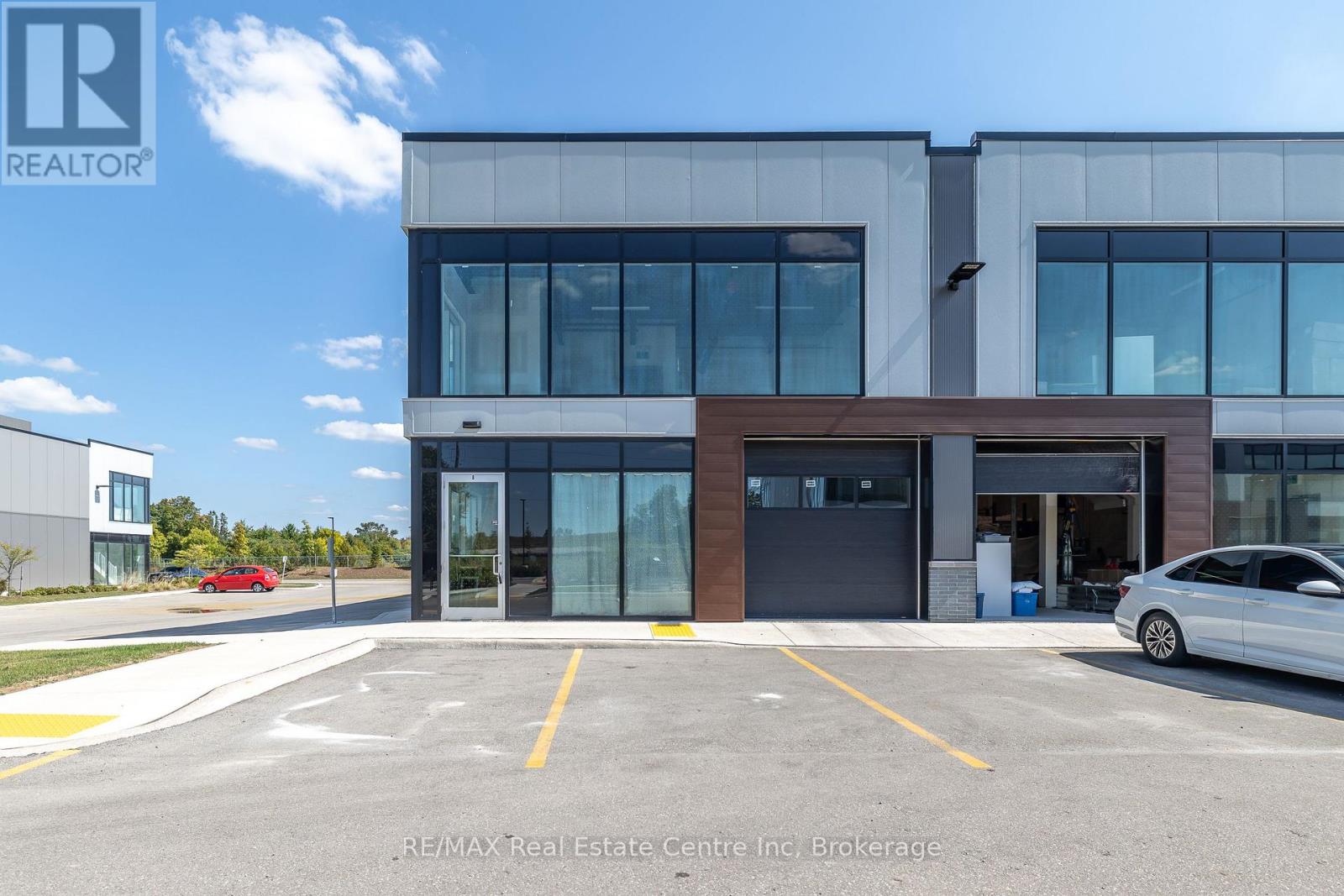 8 - 587 HANLON CREEK BOULEVARD, Guelph, Ontario