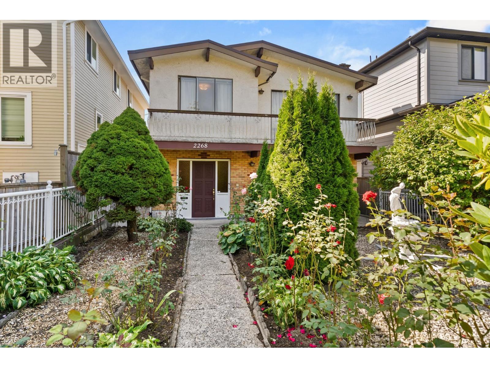 2268 Wenonah Street, Vancouver, British Columbia  V5N 2Z6 - Photo 2 - R3052705
